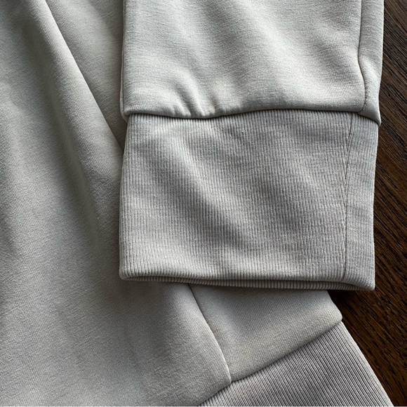 Athleta Seasoft Scoop Neck Sweatshirt Athleisure Abalone Grey Sweater Athletic - Picture 5 of 5